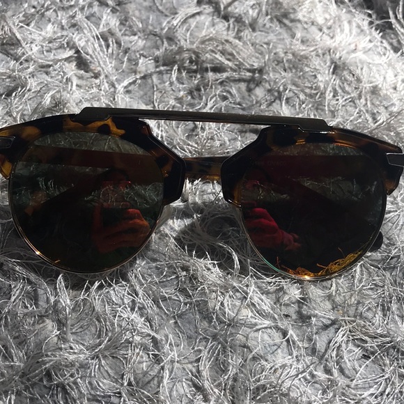 Francesca’s Sunglasses - Picture 2 of 3